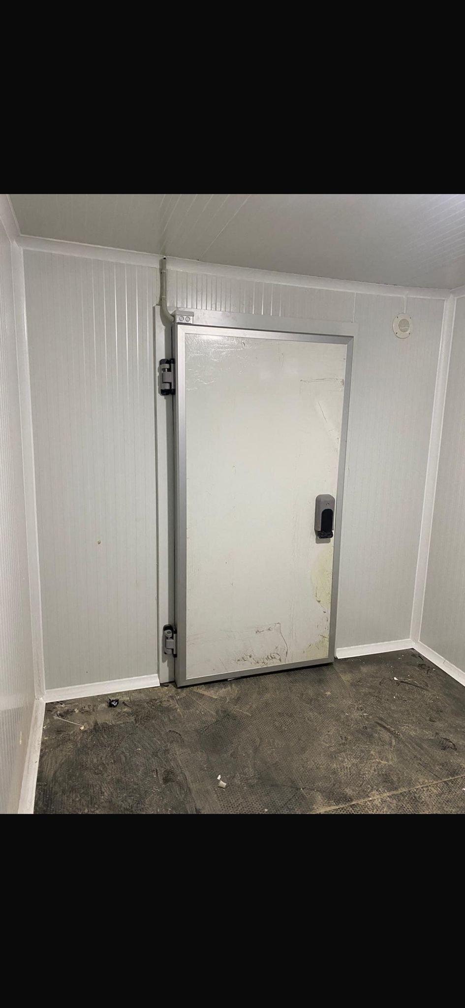 Cold room insulated door with digital lock